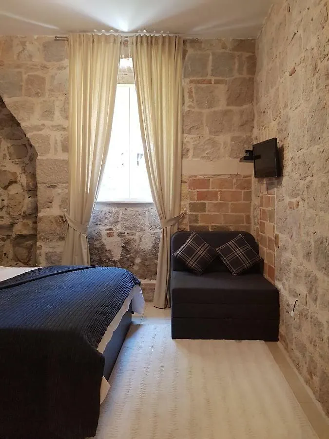 Split Luxury Suite